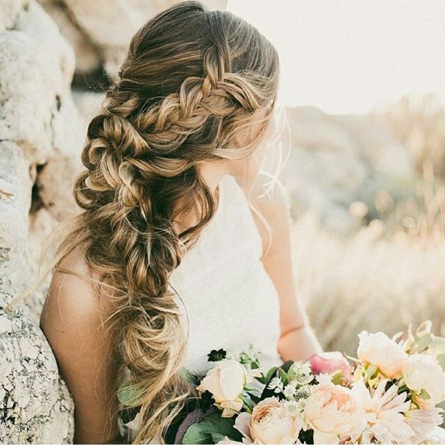Spose con l'abito tutto in pizzo come farete i capelli? - 1