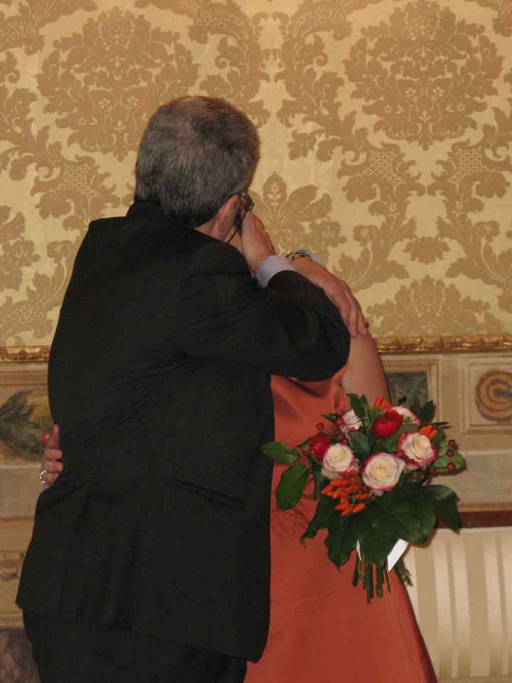 Fiori arancioni per addobbare la location e il bouquet - 1