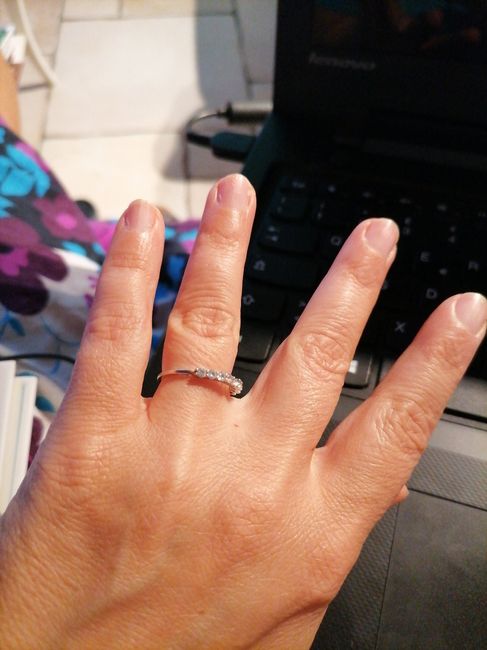 E ora mostraci una foto del tuo anello di fidanzamento! - 1