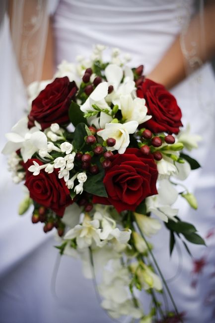 bouquet a cascata bianco e rosso