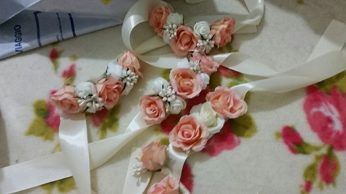 Bottoniere e mini bouquet da polso...a chi li do????? - 1