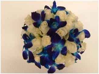 bouquet orchidee blu e rose bianche