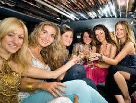 amiche in limousine