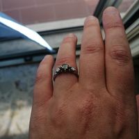 E ora mostraci una foto del tuo anello di fidanzamento! - 1