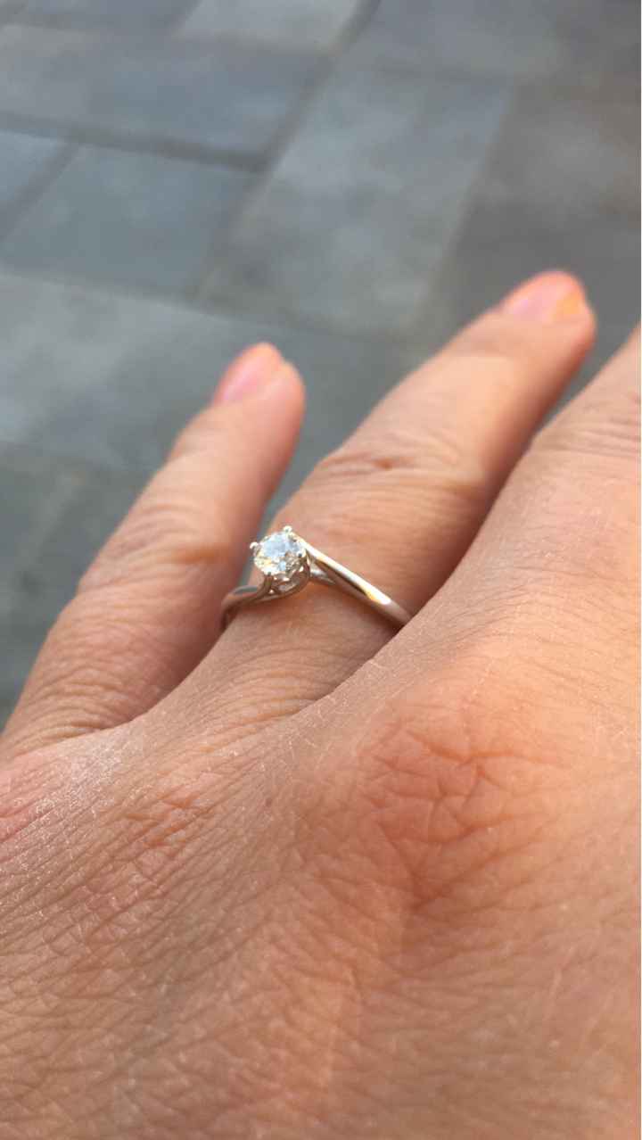 E ora mostraci una foto del tuo anello di fidanzamento! - 1