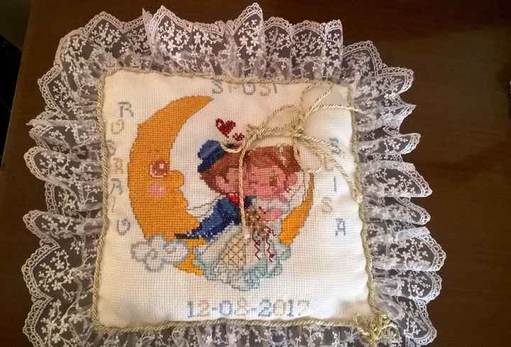 cuscino portafedi realizzato a mano a punto croce dalla mia splendida Mamma grazie 😍