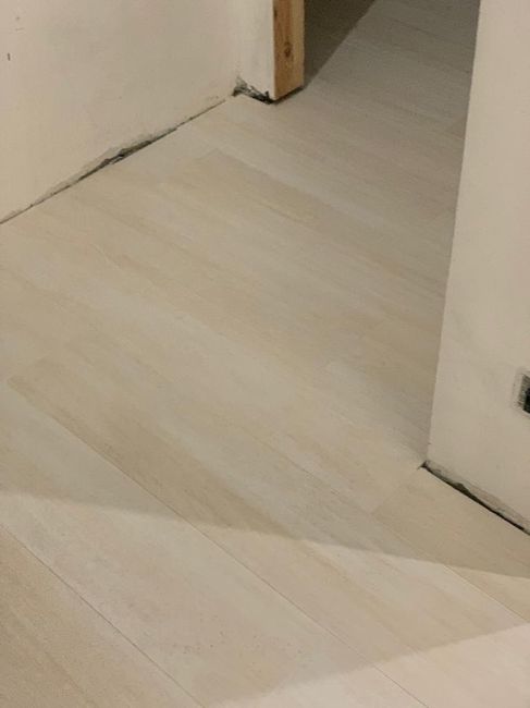Come sono i pavimenti e le pareti della vostra casa? 15