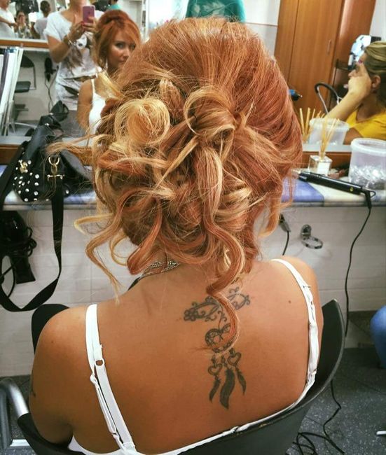 Acconciatura e capelli non più al top - 1