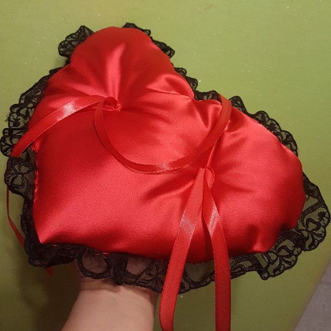 Matrimonio tema Tim Burton, mia madre mi ha fatto il cuscinetto porta-fedi ❤🖤 - 1