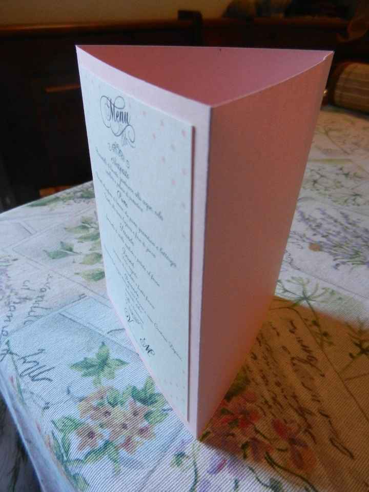 Menu triangolare in piedi lato