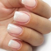 Manicure sposa: classica VS colorata - 1
