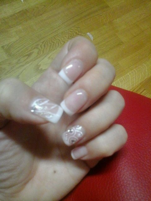 A meno 38 scelta la manicure... - 1