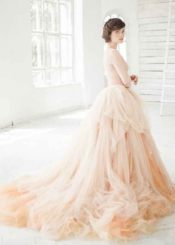 Una gonna così sarebbe l'ideale ma non so se abbia lo stesso effetto in bianco e se si possano appli