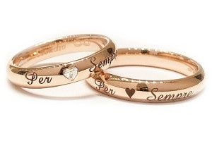 Fedi in oro rosa con brillantino e scritta personalizzata