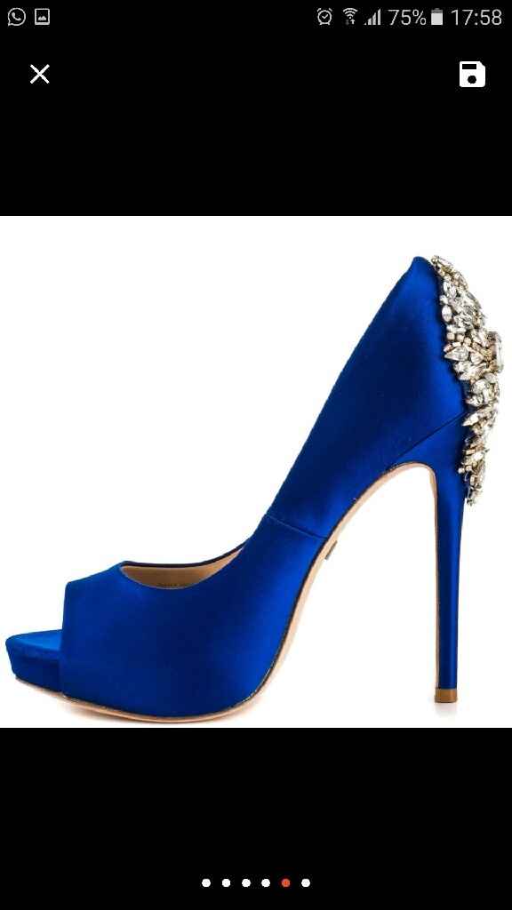 Mi fate vedere le vostre scarpe? - 1