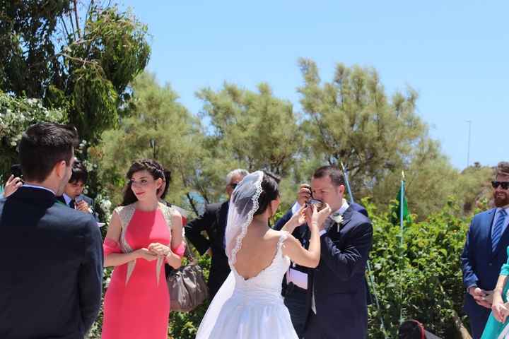 Idromele: bevanda che simboleggia l'unione della donna e dell'uomo in quanto composta dal miele (sim