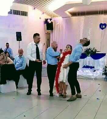 Sorpresa al marito durante matrimonio - 1