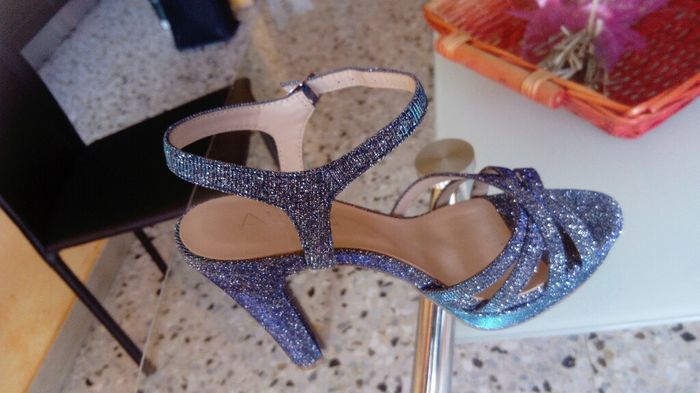  Scarpe colorate o bianche? - 1