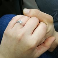 E ora mostraci una foto del tuo anello di fidanzamento! - 1