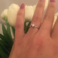 E ora mostraci una foto del tuo anello di fidanzamento! - 1