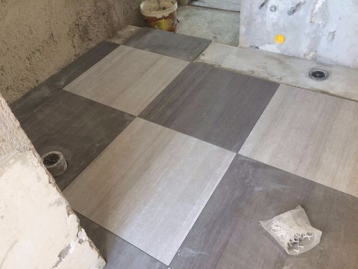 Inizio rivestimento bagno 2