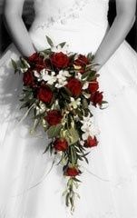 Bouquet a cascata con rose rosse 3