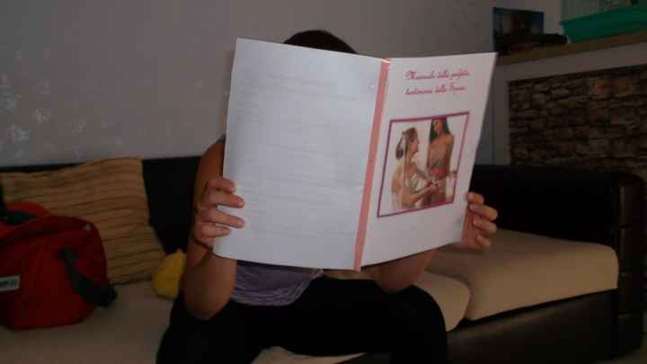 Consegna del manuale della perfetta testimone