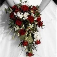 Bouquet a cascata con rose rosse 3