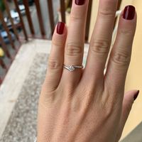 E ora mostraci una foto del tuo anello di fidanzamento! - 1