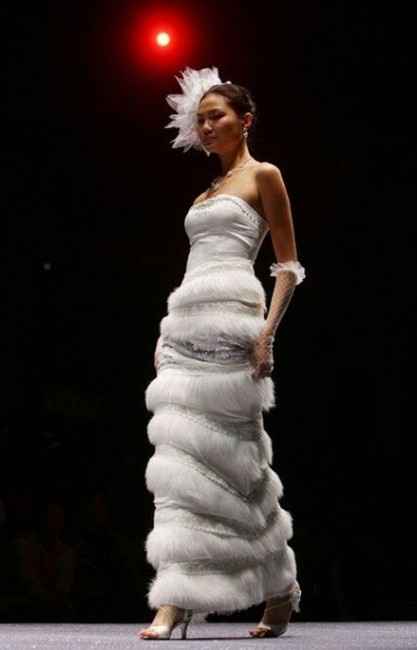 abiti da sposa strani