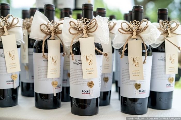 Confezionare bottiglia per bomboniera 1