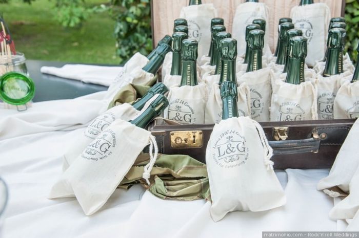 Confezionare bottiglia per bomboniera 3