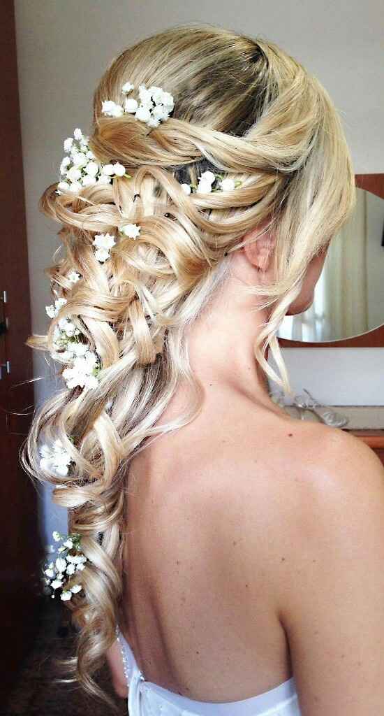 Acconciature semiraccolti con treccia laterale - 1