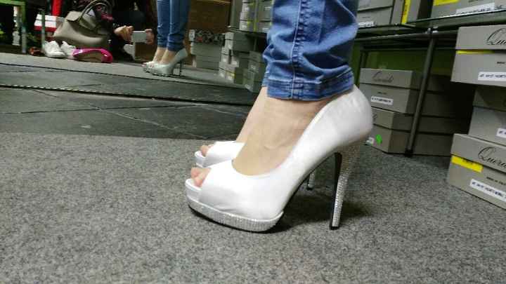 Scarpe... mi sa che scelgo loro - 1