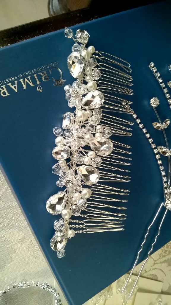 Scelta fermaglio capelli - 1