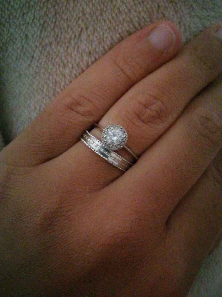 E ora mostraci una foto del tuo anello di fidanzamento! - 1