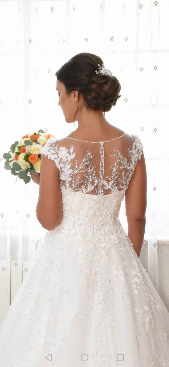 Ri-prepararsi con vestito, trucco e parrucco per foto post-matrimonio - 1