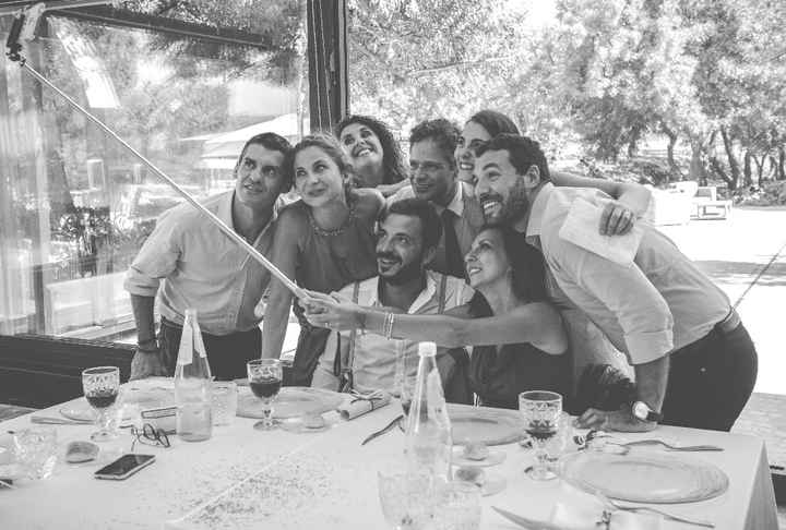 Chi sarà l'invitato che si farà più selfie?