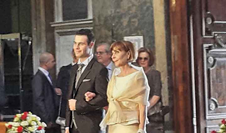 Lo sposo entra in chiesa