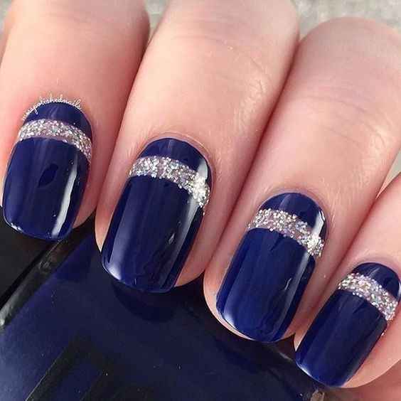 Manicure con "qualcosa di blu"