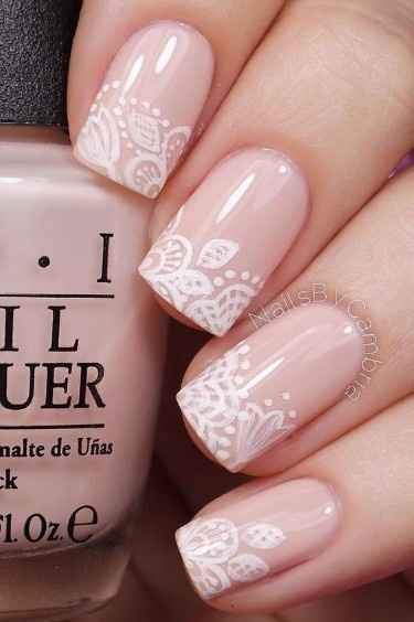 Manicure nude con nail art