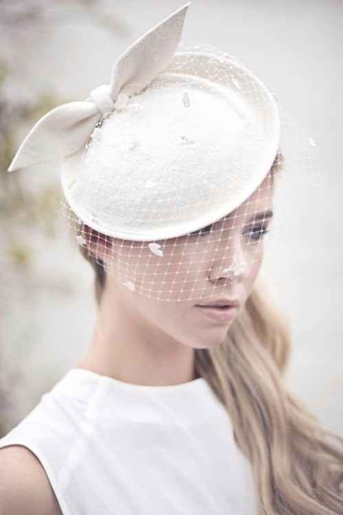 C) Cappello con veletta