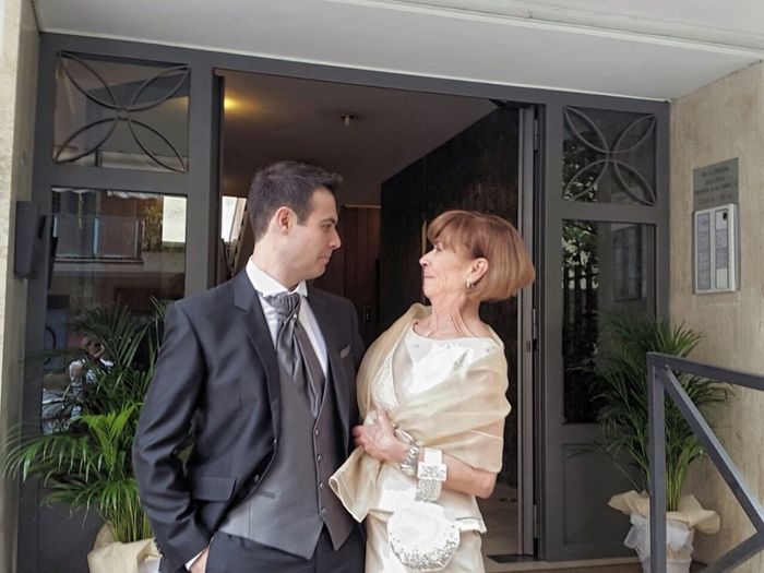 Lo sposo e la mamma!