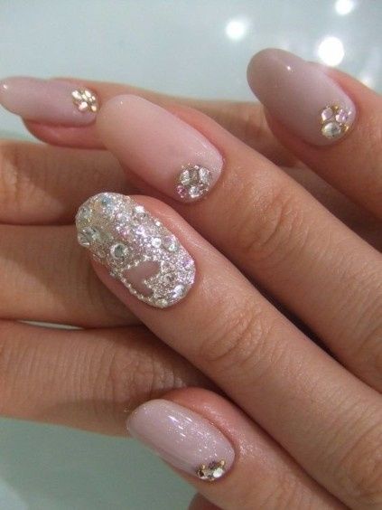 Manicure con brillantini