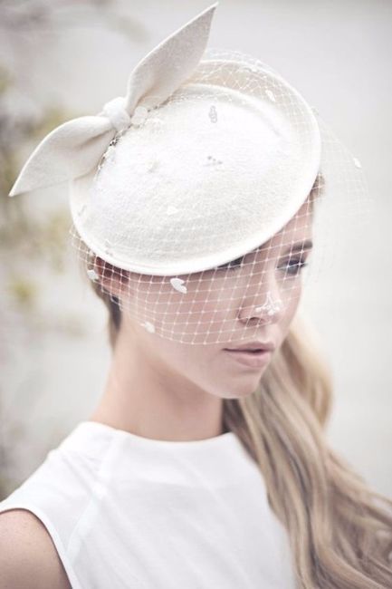 C) Cappello con veletta