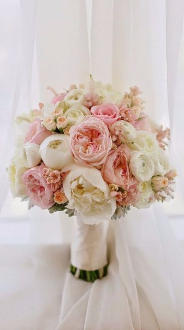 A) Quale di questi bouquet abbinereste al vostro abito da sposa?