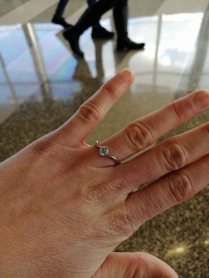 E ora mostraci una foto del tuo anello di fidanzamento! - 1