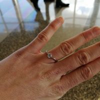 E ora mostraci una foto del tuo anello di fidanzamento! - 1