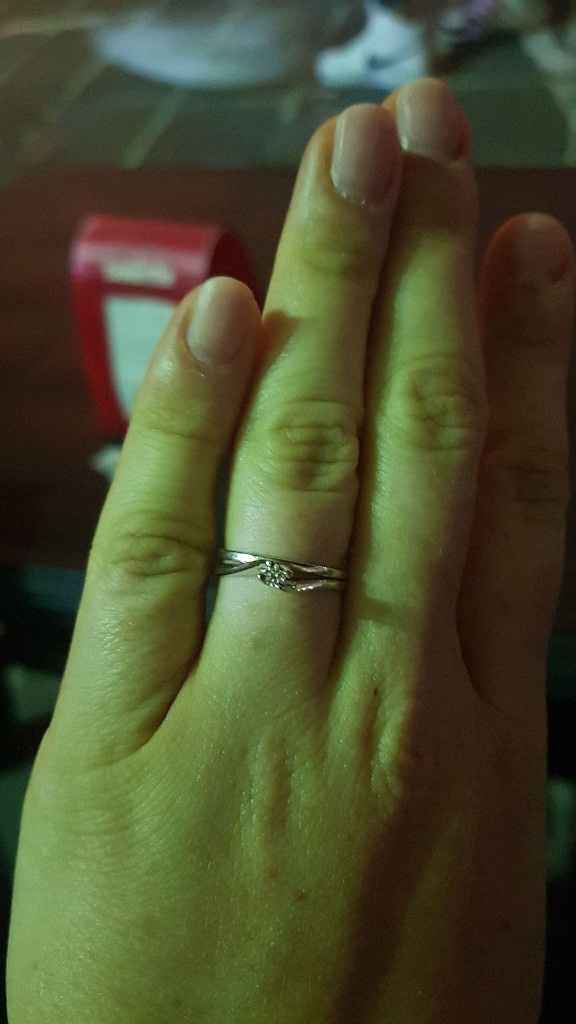 E ora mostraci una foto del tuo anello di fidanzamento! - 1