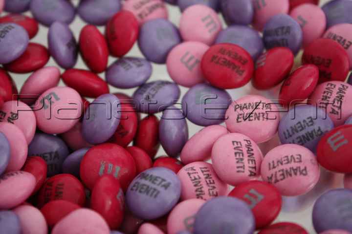 Idea Bomboniera. M&M's personalizzabili con il nome degli sposi